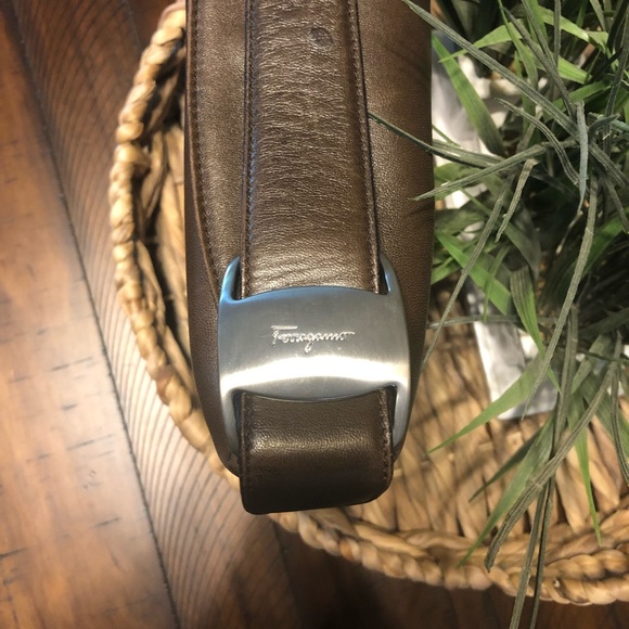 Salvatore Ferragamo Vintage brown Leather Vara shoulder bag. - Picture 5 of 6